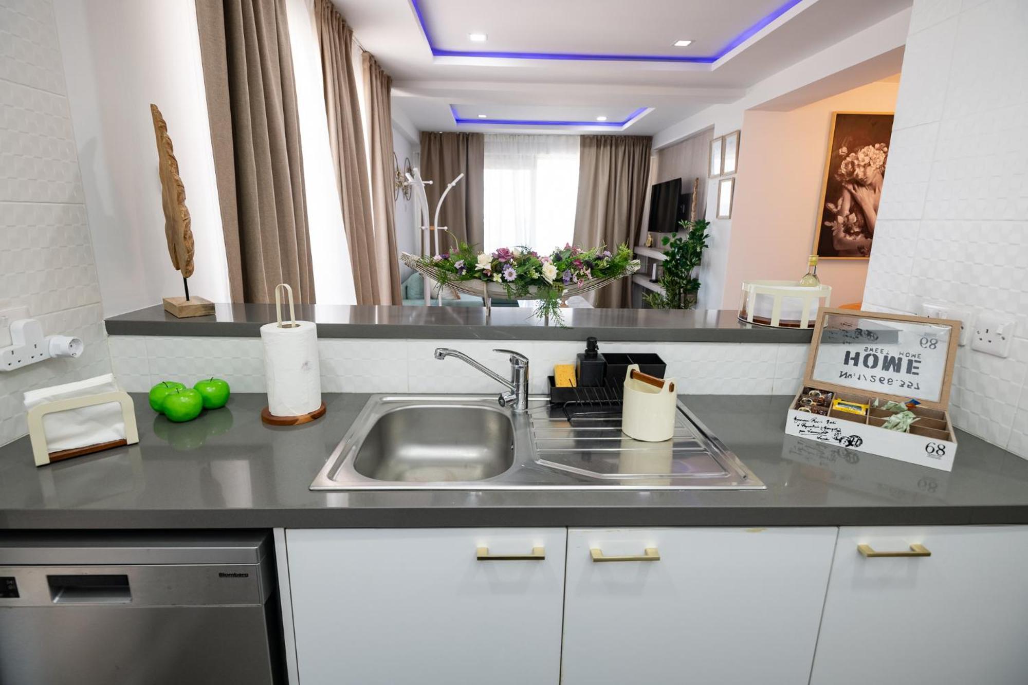 Lazuli Beachfront Sea View Ap144 Larnaca Exteriér fotografie